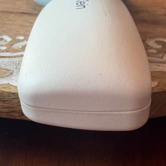👓Calvin Klein Hard Glasses Case in White & Black w/Velvet Interior, EUC, Clean! - Picture 6 of 10